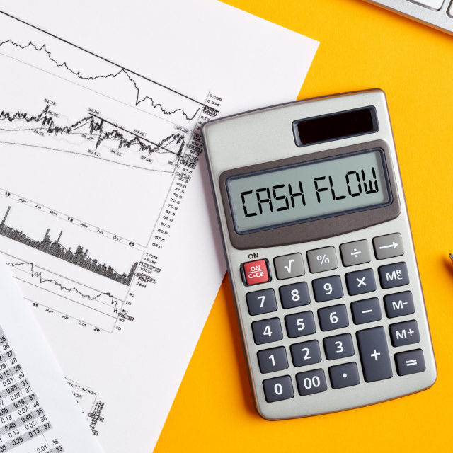 Weekly Cash Flow Checks: Stay Ahead of Surprises